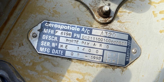 Die Plakette des 1992 gebauten Airbus A320.