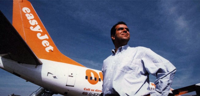 Easyjet-Gründer Stelios vor einem seiner Jets im Jahr 1999: Er hält noch immer 34 Prozent am Unternehmen