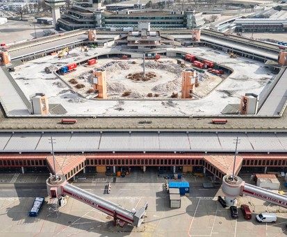Der Flughafen Tegel im Sommer 2024 aus der Luft. Die Entkernung läuft.