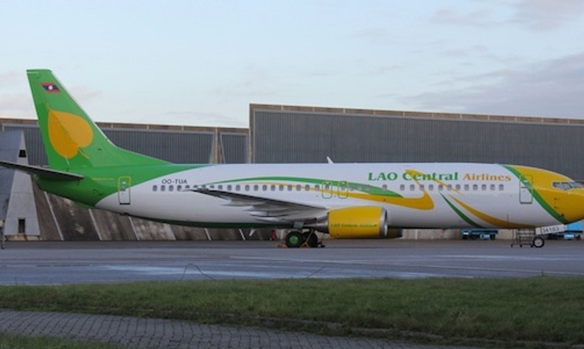 Die 737-400 flog für Jetairfly und wurde in Amsterdam für Lao Central neu lackiert.