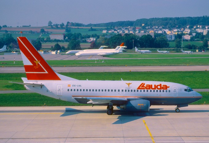 Und so sahen die Flieger der früheren Lauda Air aus - im Bild eine Boeing 737-600.
