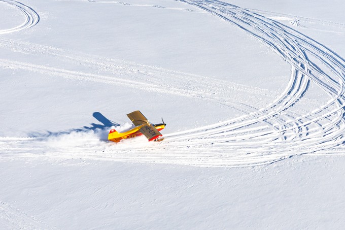 Landungen auf dem Gletscher erfordern einen Lizenzzusatz und viel Geschick.