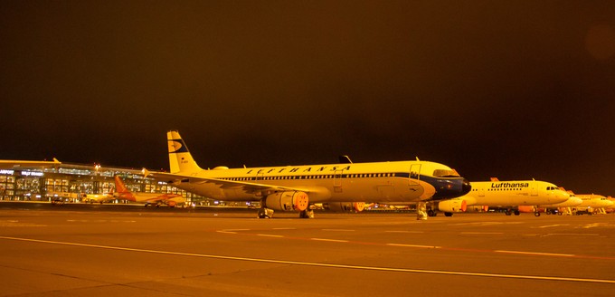 Auf dem Vorfeld des BER stehen noch immer viele gegroundete Flieger aufgrund der Coronakrise.