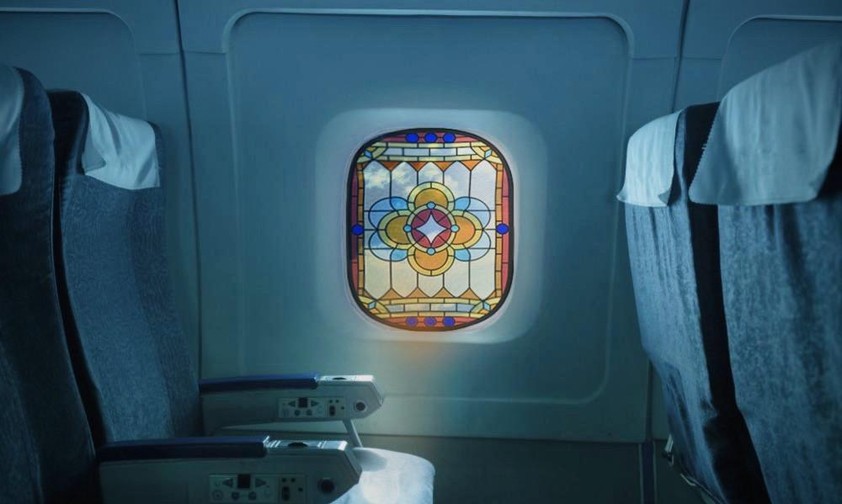 Kirchliche Atmosphäre während des Flugs.