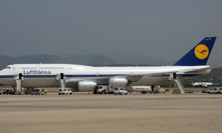 Boeing 747 von Lufthansa in Palma: Die Airline setzt in der Hochsaison mitunter Großraumflieger nach Mallorca ein.