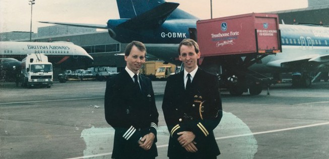 Ein Bild aus dem Jahr 1992: Nick (rechts) flog erst für Manx Airlines und British Midland, bevor er 2012 British-Airways-Pilot wurde.
