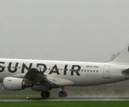 Der Airbus A319 von Fly Air 41, der für Sundair fliegt: Verdrehtes Fahrwerk machte Probleme.