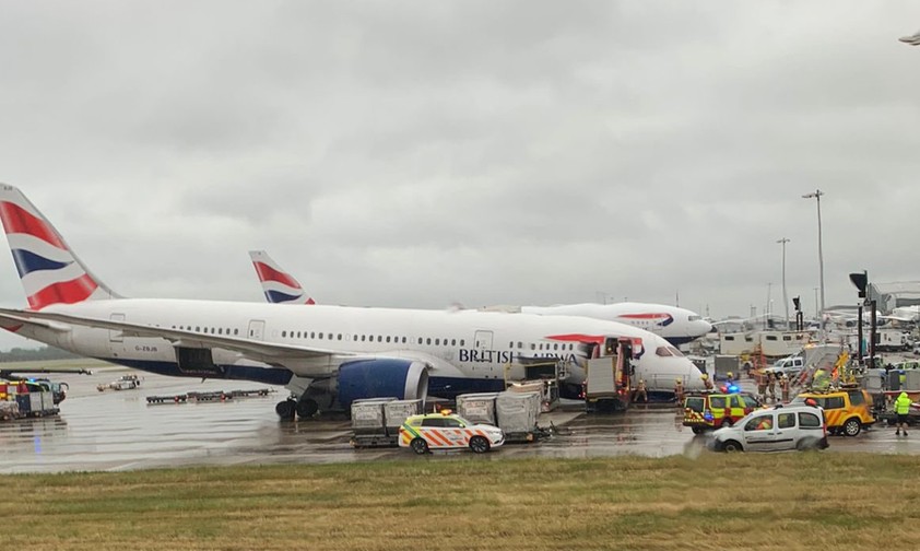 Zwischenfall am Freitag (18. Juni) am Flughafen London Heathrow: Beim Flugzeug von ...