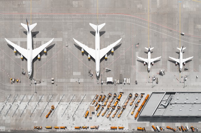 Klein und groß: Jeweils zwei Boeing 747-8 und Airbus A319 nebeneinander in Frankfurt.
