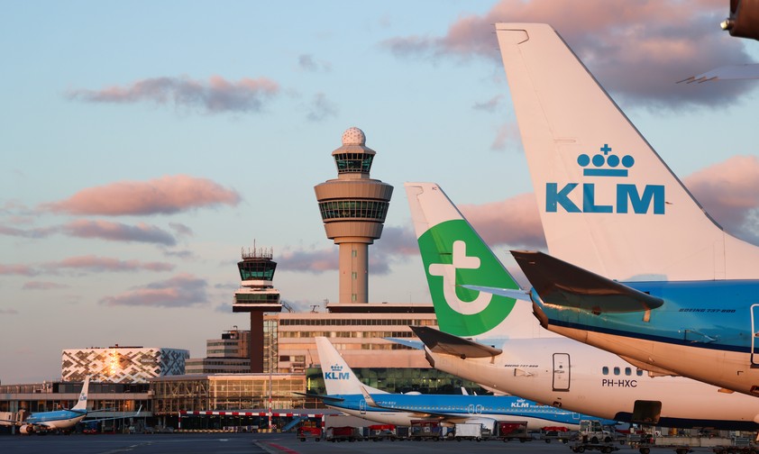 Flugzeuge von KLM und Transavia in Shciphol: Es wird deutlich teurer.