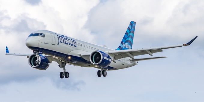 Ankunft in Farnborough: Jetblue kommt mit dem A220 direkt aus New York.