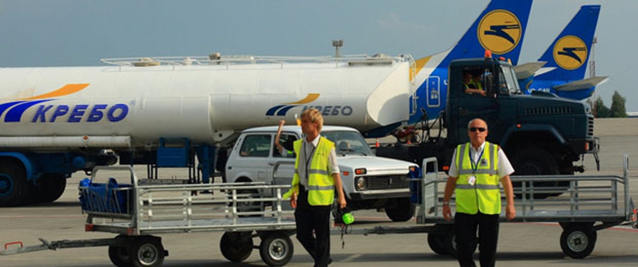 Jets von Ukraine International am Flughafen Kiew: Die Airlines ist in einer schwierigen Lage.