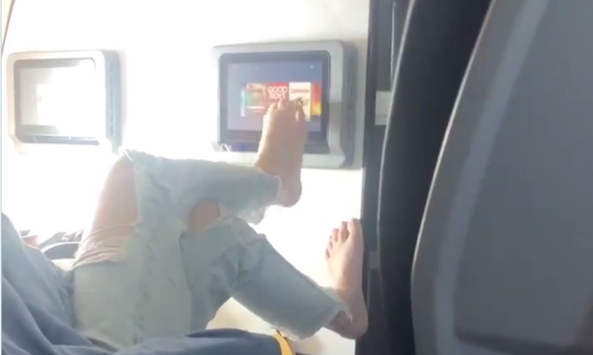 Warum man im Flieger Desinfektionstücher dabei haben sollte