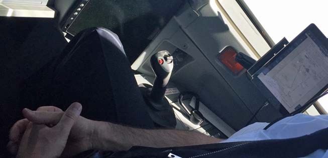 Gesteuert wird mit Sidestick.