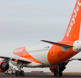 Airbus A320 von Easyjet: 26 Männer mussten von der Polizei am Mitflug gehindert werden.