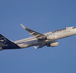 Lufthansa: Auf der Kurzstrecke werden die Gebühren angepasst. 