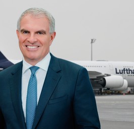 Lufthansa-Chef Carsten Spohr und ein A380: Keine Reue - im Gegenteil.