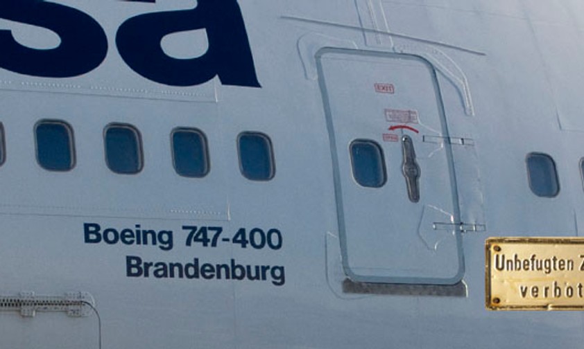 Unbefugten Zutritt verboten: Gesperrte Passagiere werden weit vor der Tür abgefangen.