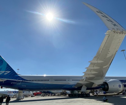 Der erste Prototyp der Boeing 777-9 bei der Dubai Airshow: Erstmals gibt Boeing Einblick in das Innenleben ...