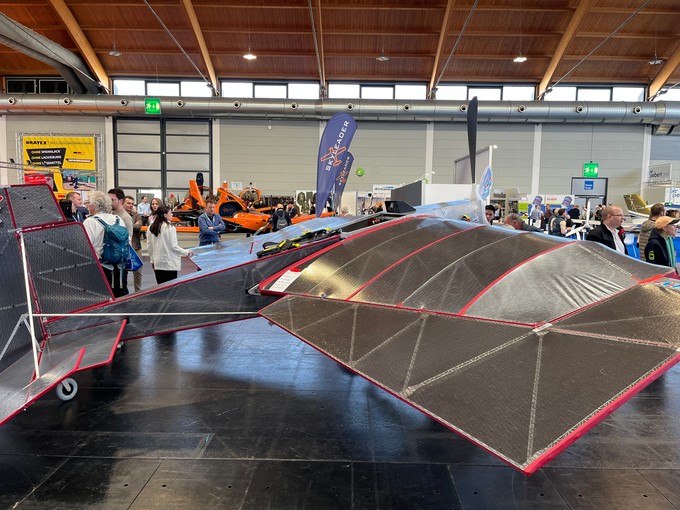 Die Extreme-Variante mit stärkerem Motor von der Seite: Der Einsitzer kostet 60.000 Euro.