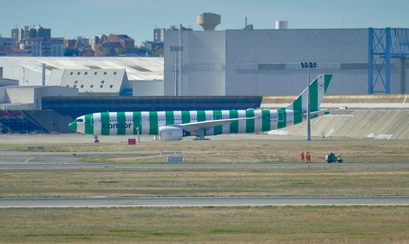 airbus a330 900 neo condor 2143 toulouse