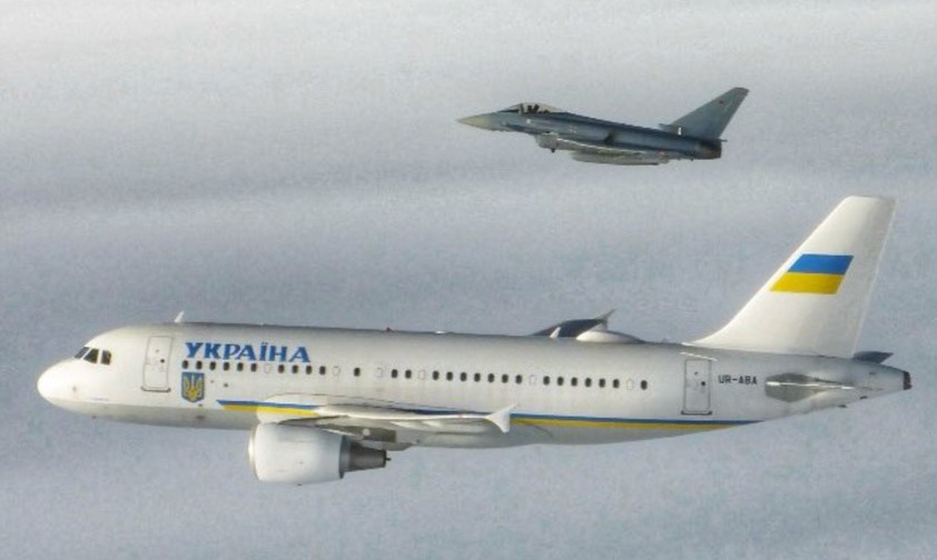 Der ukrainische Regierungsjet UR-ABA: Begleitet von der deutschen Luftwaffe.