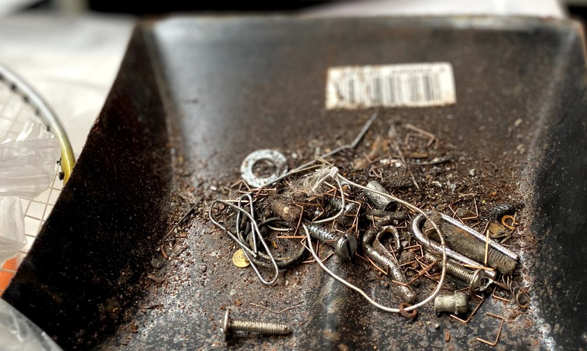 Foreign Object Debris, kurz FOD, sind Fremdobjekte auf Pisten, Vorfeldflächen und Rollwegen, die für Flugzeuge gefährlich werden können. Hier: Die Langzeitsammlung des Flughafens Düsseldorf ...
