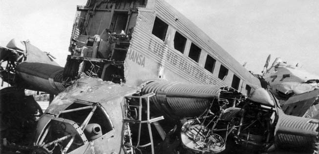 Der Krieg war aber für Lufthansa insgesamt fatal. Am Ende war fast die ganze Flotte zerstört, 1951 wurde die Lufthansa durch die Alliierten liquidiert. Anfang 1953 kauft aber die Aktiengesellschaft für Luftverkehrsbedarf – Luftag – Logo und Markenrechte der Airline und benennt sich in «Deutsche Lufthansa» um. Deutschland hat wieder eine eigene Airline.