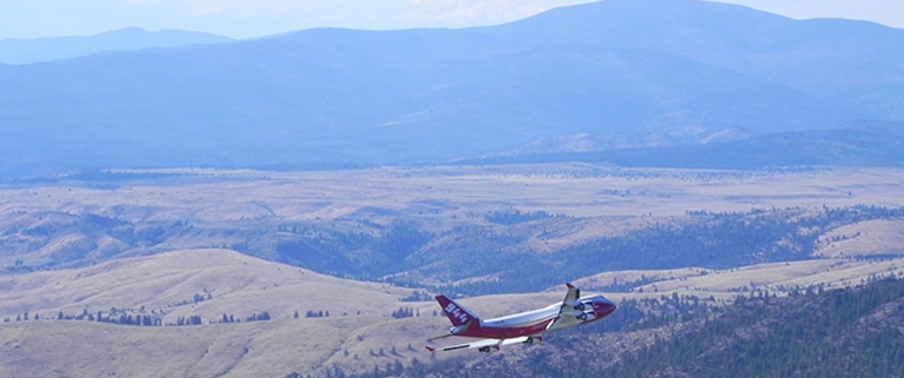 Demonstrationsflug der Boeing 747-400 von Global Supertanker.