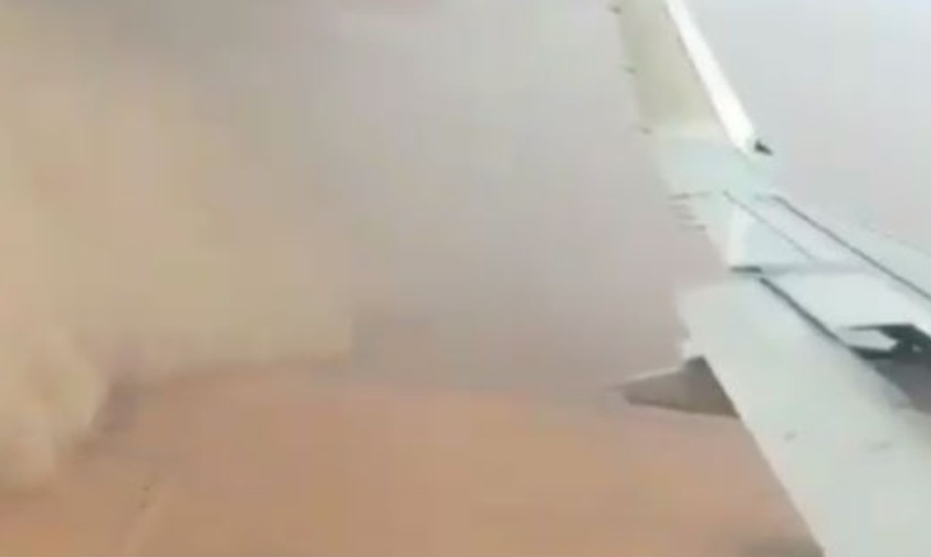 Bei der Landung vom Sandsturm gejagt