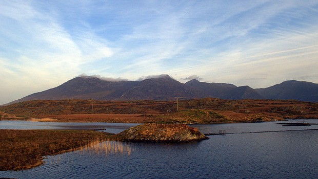 8 Minuten: Deutlich kürzer dauert der Flug zwischen den irischen Inseln Connemara und Inis Meáin. Mehrmals täglich fliegt die Airline Aer Arann Islands maximal neun Passagiere mit Britten-Norman Islanders.