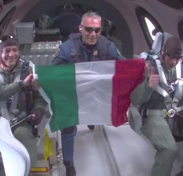 Virgin Galactics erster kommerzieller Flug im Video
