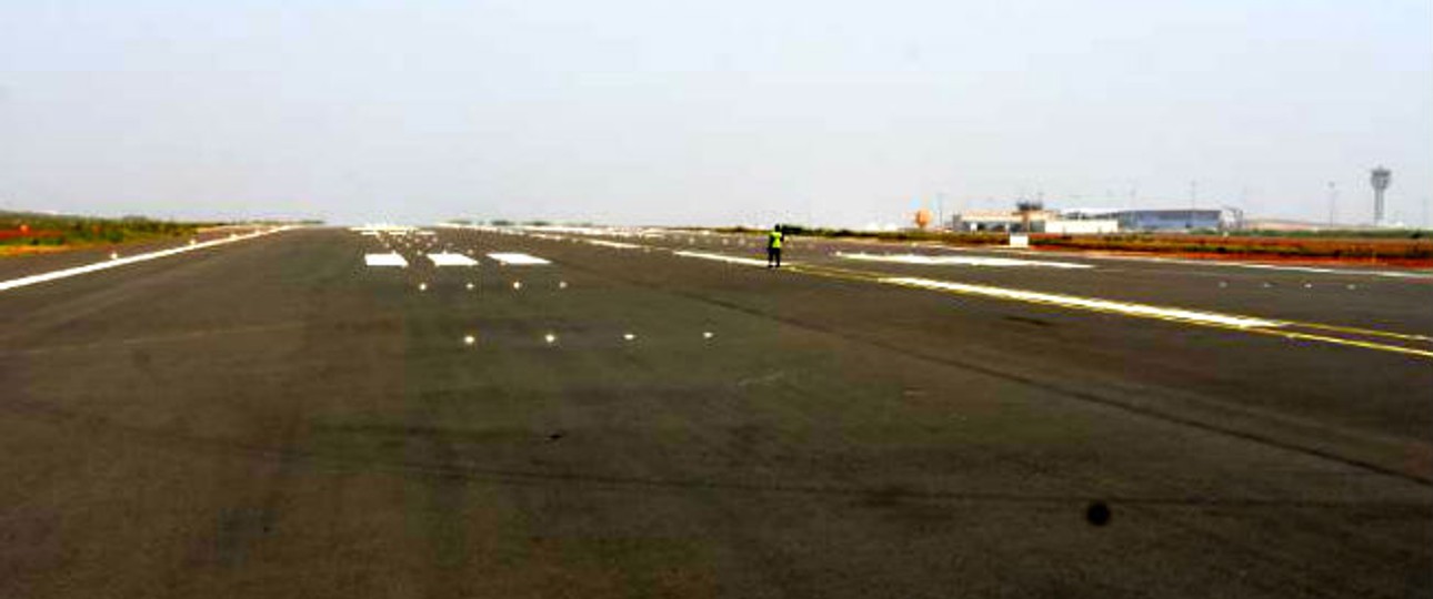 Piste des neuen Flughafens. Der Aéroport international Blaise-Diagne liegt 40 Kilometer außerhalb von Dakar.