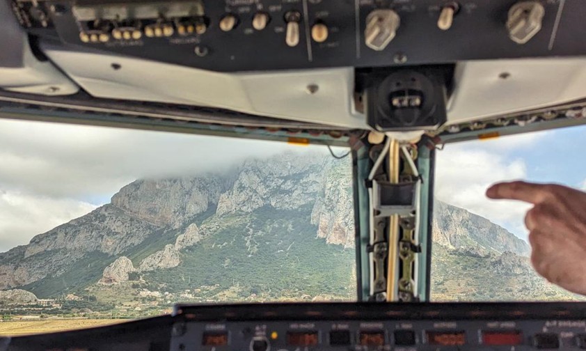 Blick aus dem Cockpit eines der eingesetzten Klasjet-Flugzeuge: Im Einsatz ...