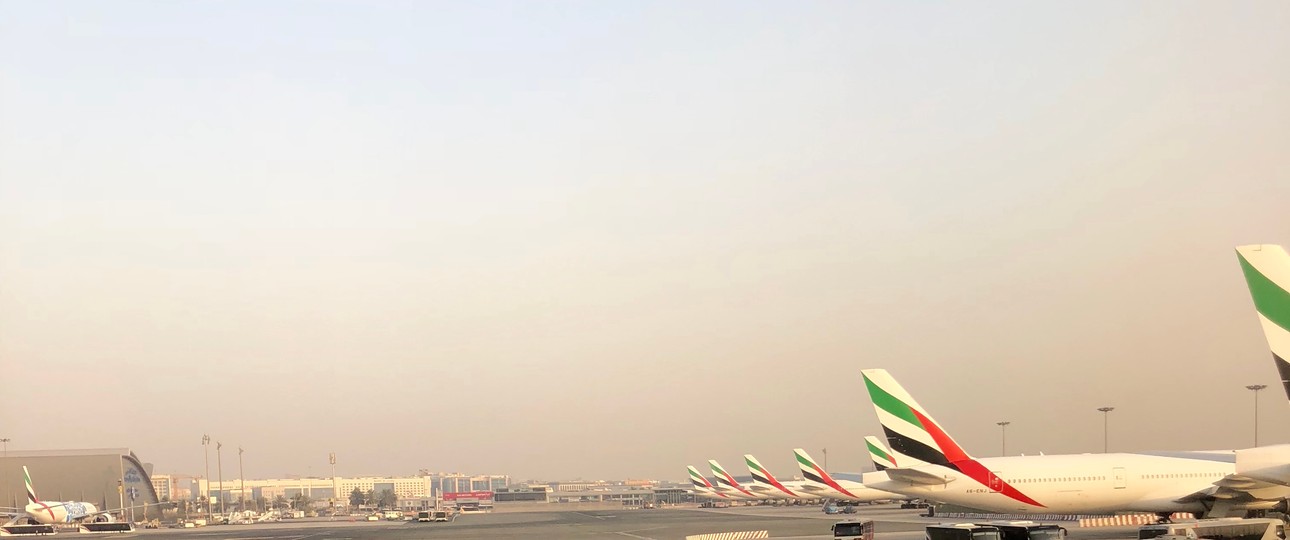 Flugzeuge von Emirates in Dubai: Weniger Kapazität.