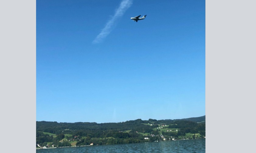 Die Boeing C-17 der Nato bei Nussdorf am Attersee: Illegales Manöver in Österreich.