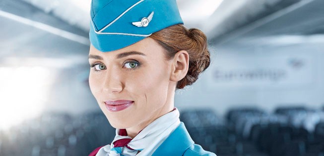 Flugbegleiterin von Eurowings: Bald viele Abonnenten an Bord?