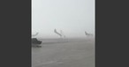 Sturm am Flughafen Forli: Flugzeuge umgedreht.