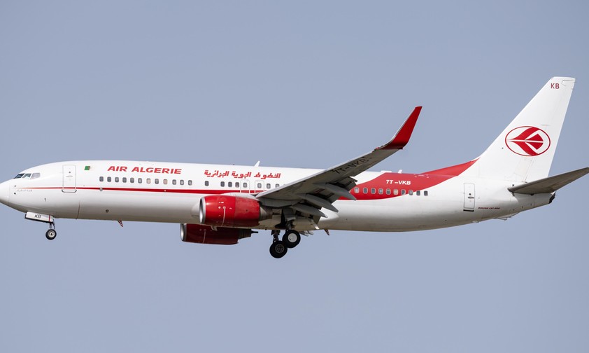 Boeing 737-800 von Air Algérie: Die Airline setzt auf Arabisch und Englisch.