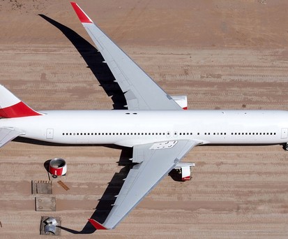 Die ehemalige OE-LAT in der kalifornischen Wüste: Keine Triebwerke mehr.