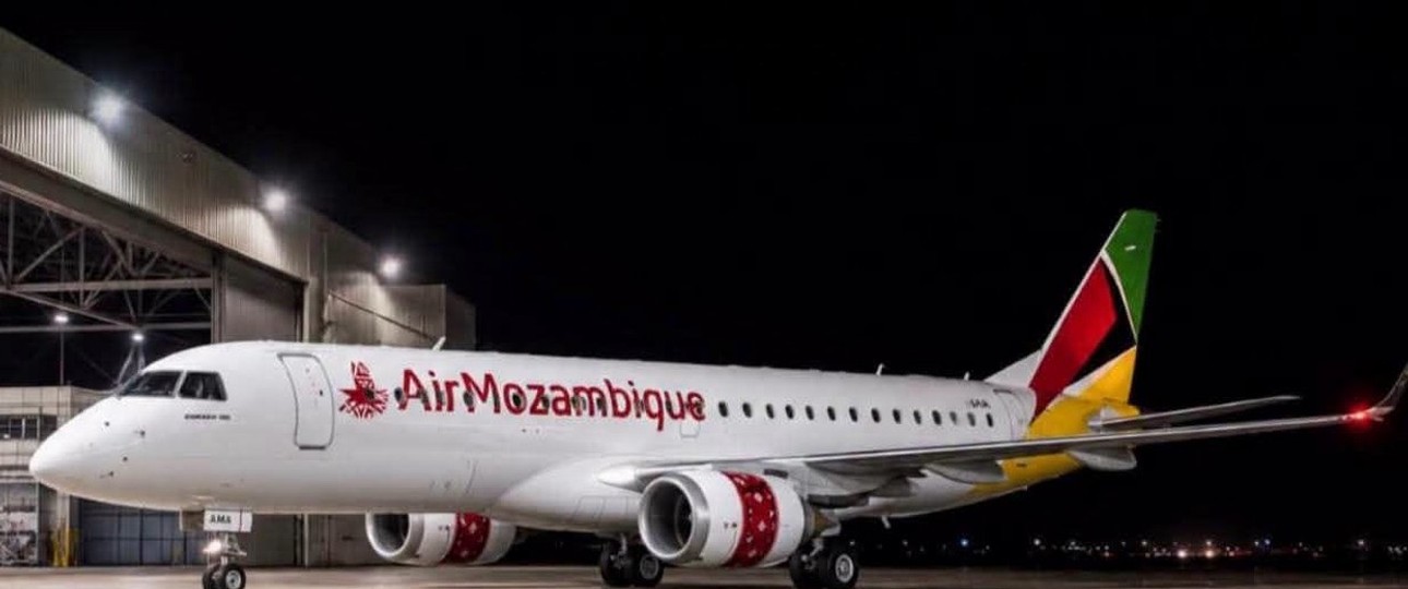 Embraer E190 mit Schriftzug Air Mozambique: neuer Name für LAM.