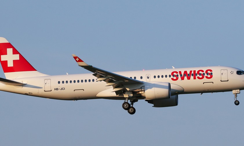 Airbus A220-300 von Swiss: Die Airline beschleunigt den Austausch der Schutzausrüstung.