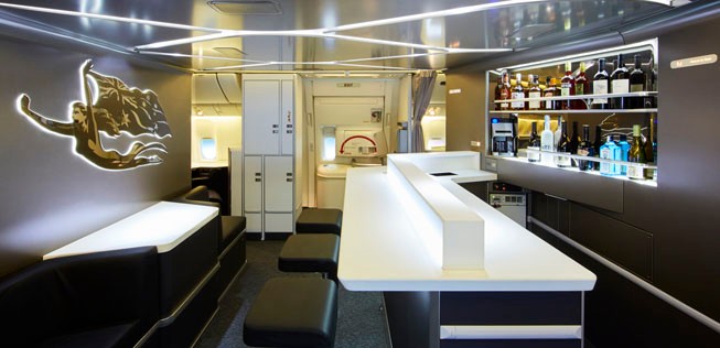 Virgin Australia bietet ihren Business-Passagieren eine richtige kleine Bar  vergleichbar mit der in Emirates' Airbus A380.
