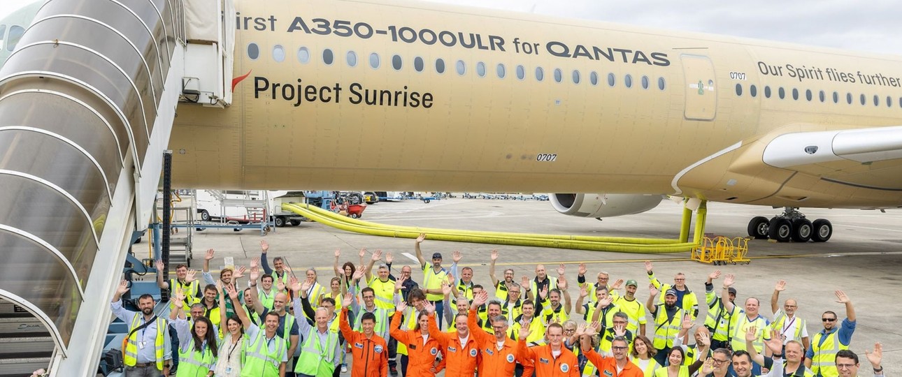 Crew des Testflugzeugs: Sie sorgt dafür, dass der Airbus A350-1000 ULR auf Herz und Nieren geprüft wird. 