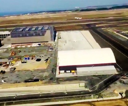 Three aircraft starting at the same time: three runways make it possible.