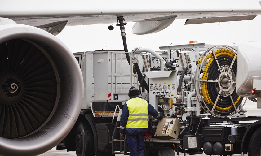 Flugzeugbetankung: Treibstoff ist wieder günstiger.