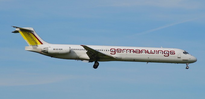 Lufthansa verleibte sich in den Jahren 2009 und 2010 Germanwings und Eurowings ganz ein. Auf dem Bild ist eine McDonnel Douglas MD-82 von Nordic Leisure zu sehen, die 2007 für Germanwings im Einsatz war.