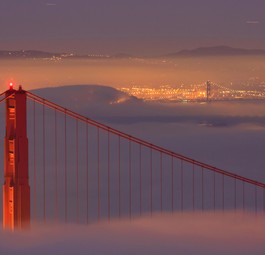 Die Golden Gate Bridge am Eingang der San Francisco Bay: Beide Flughäfen in der Nähe.