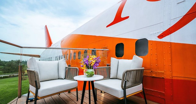 Terrasse mit schönem Ausblick: 18 Zimmer und Suiten befinden sich in den zwei Boeing 747.