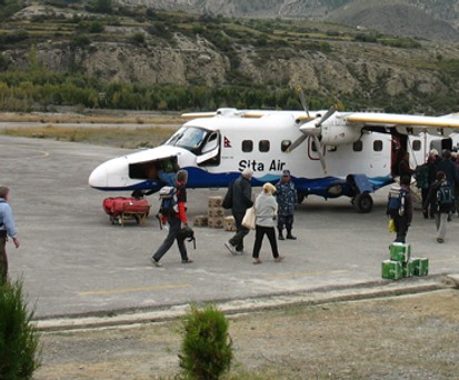 Dornier Do228 von Sita AIr: Absturz in einen Fluss.